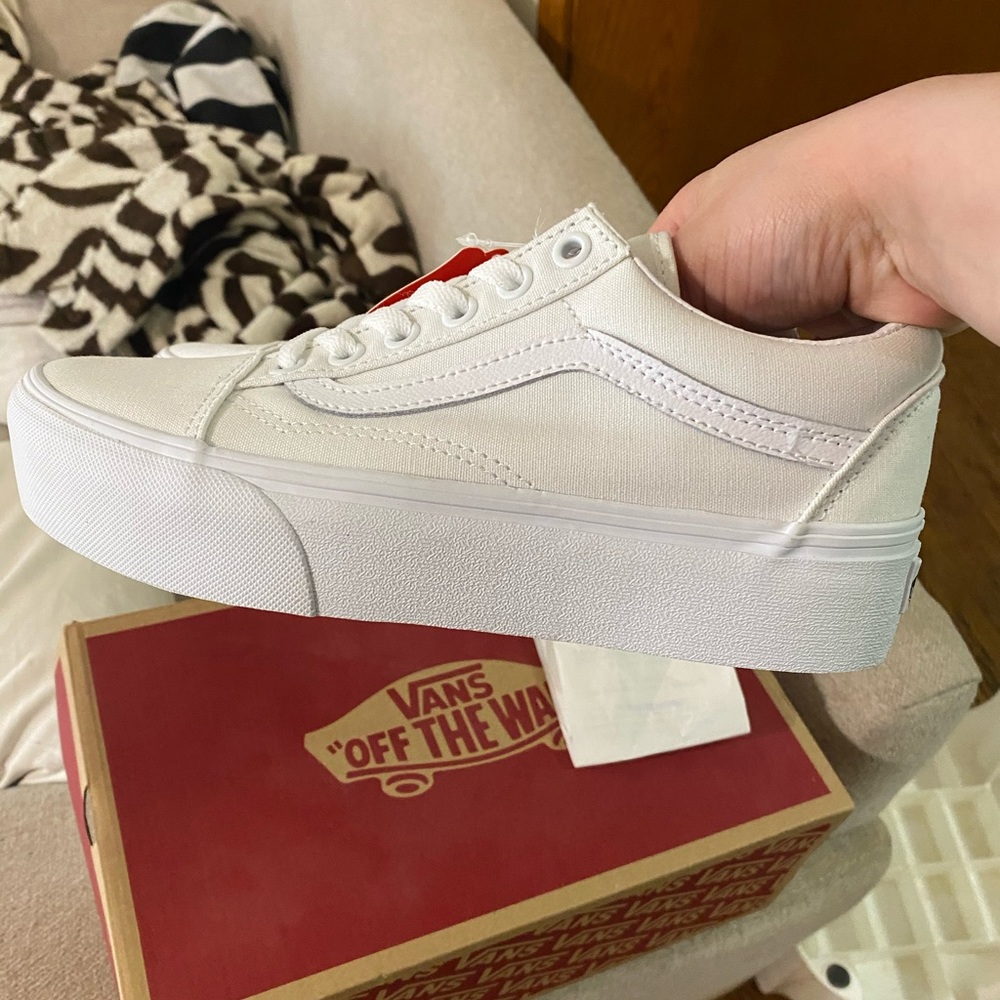 OLD SKOOL PLATFORM VANS NEW IN BOX